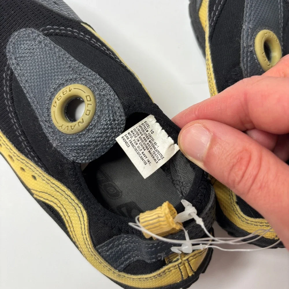 Old Navy Toddler Boy 10 New Water Shoes Black Yellow Gray Aqua Socks Swim 198235
